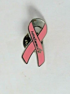 Spilla da bavero Astra Zeneca con nastro rosa - A4 - Foto 1 di 1