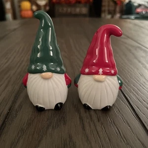 Christmas Salt And Pepper Shakers Gnomes - Picture 1 of 10