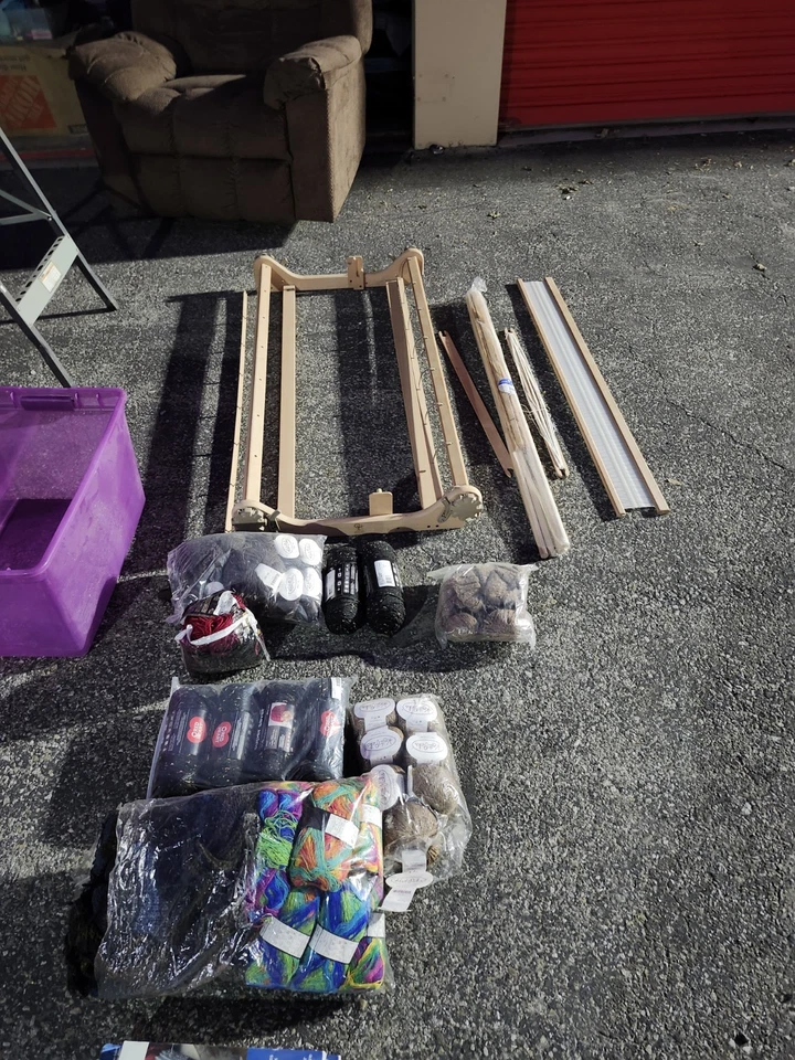 Telar de seto rígido Ashford con hilo Foto 1 de 4