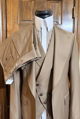 Terno MTM marrom acastanhado US$ 895 tamanho 42 EUA fino - Imagem 1 de 4