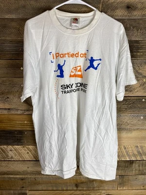 Camiseta Sky Zone Trampoline Park Unisex Adulto Talla XL Blanca Manga Corta Foto 1 de 4