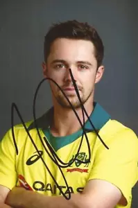 AUSTRALIA: TRAVIS HEAD SIGNED 6x4 ODI PORTRAIT PHOTO+COA - Picture 1 of 1
