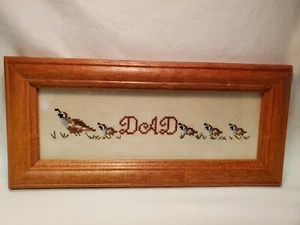 Fertige Kreuzstich Handarbeit gerahmt Papa mit Wachteln Vögel Vatertag  - Bild 1 von 10