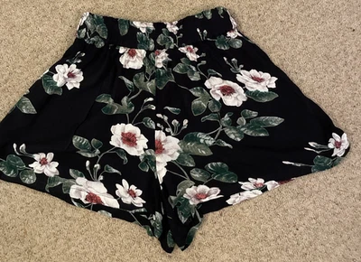 Primark UK 8 Black multi floral Pull on Shorts - Image 1 of 4