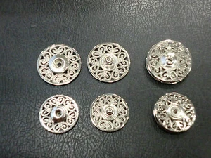 1 BOTTONE BOTTONI AUTOMATICO AUTOMATICI ABBIGLIAMENTO PUSUAR TRAFORATI ARGENTO - Picture 1 of 3