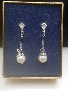 Vintage 1982 Earrings - Picture 1 of 2