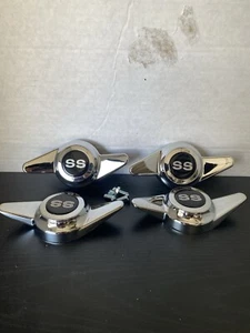 (4) 2 BAR SPINNERS BOLT STUD MOUNT KNOCKOFF CENTER CAPS, SILVER SS - Picture 1 of 4