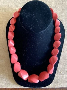 Vintage Coral Pink Acrylic Plastic Beads Graduated Chunky 10” Necklace - Picture 1 of 5
