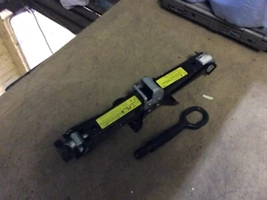 AUDI A5 8T WAGENHEBER UND ABSCHLEPPHAKEN 8K0011031G 91000 I4S7 B31 - Bild 1 von 5