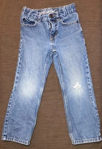 Size 5 Kids Relaxed Straight Jeans With Ripped Knee Cat & Jack Brand - Picture 1 of 3