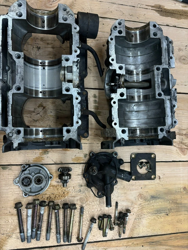 1992 WILDCAT 700 曲轴箱总成 3003-940 RW6222 — 第 1/4 张图片