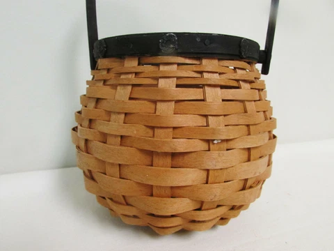 2004 LONGABERGER  PASADENA TOURNAMENT OF ROSES BASKET Cover
