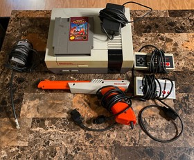 NES Nintendo System, 2 controllers, Zapper Gun, Power Supply, RF Switch & KARNOV