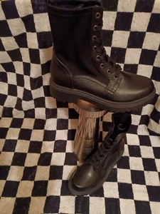 Women's Nichole Miller NY "Scoober"Combat style  boots Sz 7 AwsomeSuper Comfort  - Picture 1 of 4