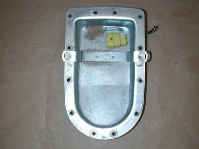 Harley Davidson DYNA Wide Glide,Super Glide,Fat Bob OEM 75217-04A Tank Top Plate - Image 1 of 4