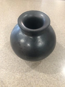 Native American Style Pottery  6" Black Round Pot - Imagen 1 de 4