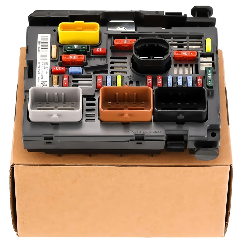 Fuse box R01 R02 R19 9809742780 for Peugeot 3008 407 Citroen C4 C5 engine Foto 1 de 1