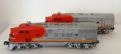 Vintage 1948 Lionel Santa Fe 2333 F3 AA Diesel Locomotive Set (2 Pk Bundle) - Image 1 of 4