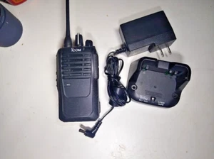 Confezione Radio Portatile Icom IC-F4001 16 Canali UHF 400-470 MHz - Foto 1 di 4