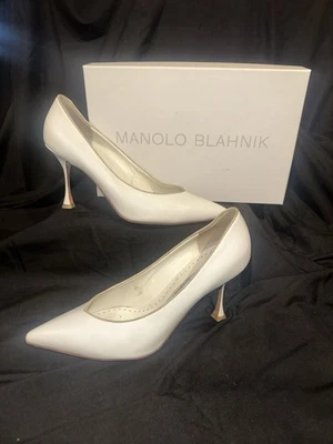 ⭐️FALL SALE⭐️ Manolo Blahnik White Leather Heels. Sz 41 With a 4 inch heel - Image 1 of 4
