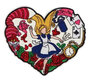 Klassische Cartoon Alice im Wunderland im Inneren des Herzens bestickt Aufbügeln Aufnäher - Bild 1 von 1