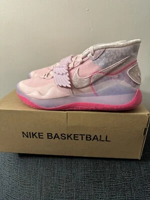 Nike KD 12 Aunt Pearl Navidad CT2740-900 1 2 3 4 5 6 7 8 9 10 11 12 13 14 15 16 17 Foto 1 de 4