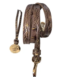 Brahmin Schulterriemen und Medaillon Anhänger aus Leder mit Kroko-Prägung Neu - Bild 1 von 5