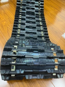 Ski-Doo Snowmobile 18in wide track 58 holes 04-930GB, 570-0007, 570-0004, 570-00 - Picture 1 of 4