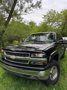 2001 Chevrolet Suburban - Picture 1 of 29