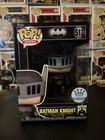 Funko Pop! Vinyl: DC Universe - Batman Knight - Funko (Exclusive) #513