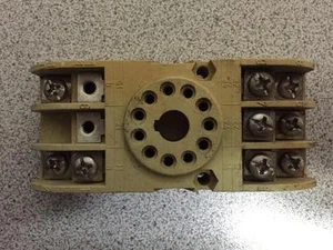 CARLO GAVAZZI S411 10AMP 300-400VAC 11PIN RELAY BASE QUANTITY!! - Picture 1 of 2