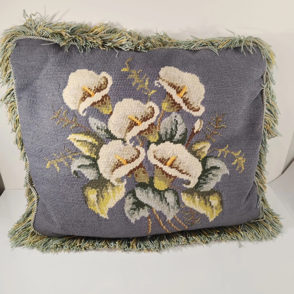 Cojín de almohada Victoriano Lily punta de aguja gris lana 18 X 15 borde de flecos vintage Foto 1 de 4