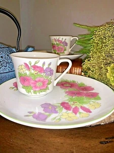 Plato de postre y taza de té vintage floral 8,5" flor púrpura rosa verde - Imagen 1 de 11
