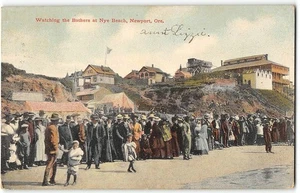 Postal antigua de Thomas Watching the Bathers NYE BEACH Newport, Oregon 1910 - Imagen 1 de 2