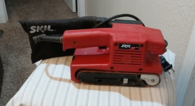 LIJADORA DE BANDA SKIL #7313 4.5A 700 RPM 3"X 18" CON BOLSA ANTIPOLVO USADA Y PROBADA Foto 1 de 2