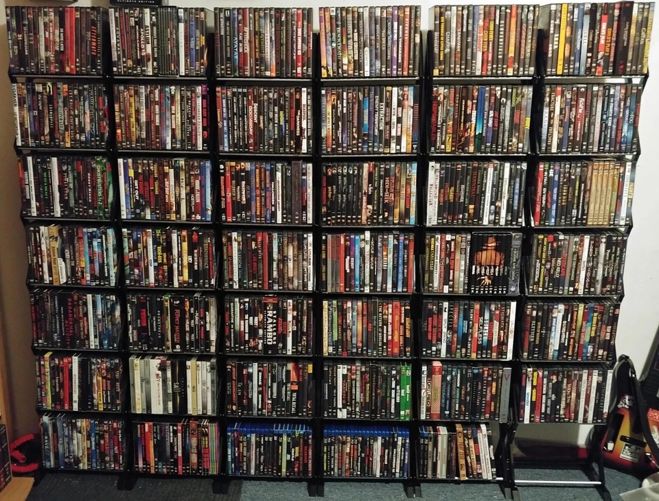 $4 DVDS - MUST BUY 4 - GET 2 FREE - ADD 6 DVDS TO CART - FREE SHIP - READ DESC. - Imagem 1 de 1