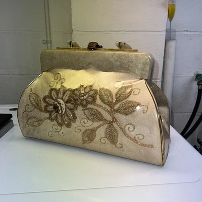 Vintage Rialto Embroidered Plastic Overlay With Bakelite Handle - 1950s - Image 1 of 4