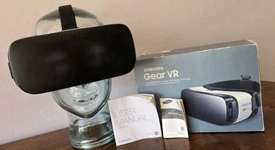 Samsung Gear VR Goggles Powered By Oculus Frost White SM-R322 - Image 1 of 4