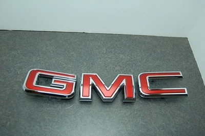 Insignia emblema parrilla delantera GMC 2020-2023 USADA 84818776 84327435 84327461 84327467 Foto 1 de 4