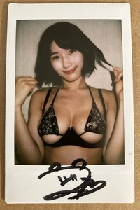 YUZUKI ASAMI CHEKI PROMO INCENTIVE JAPAN GRAVURE IDOL AUTO AUTOGRAPH - Picture 1 of 1