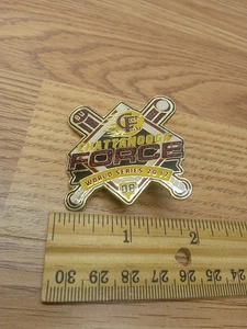 Chattanooga Tenn. 2017 Spilla da bavero baseball smaltata World Series 8U #3 - Foto 1 di 3