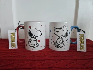 NWT! Peanuts Snoopy Stoneware 20 oz Mugs Cups Set of 2 Red Blue Dots Cute Pair! - Foto 1 di 5