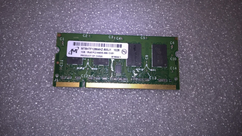 Memoria Sodimm DDR2 Micron MT8HTF12864HZ-800J1 1GB PC2-6400 DDR2 800MHz CL6 200 - Immagine 1 di 1