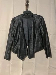 Blank NYC Damen Jacke mit offener drapierter Vorderseite Gr. XS schwarz - Bild 1 von 4