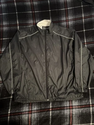 Jaqueta corta-vento preta estilo anos 90 leve - Imagem 1 de 3