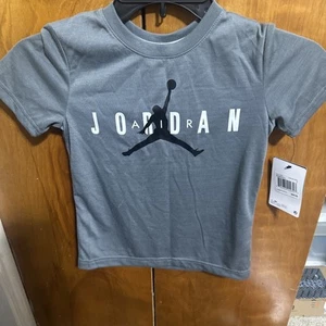 NIKE JORDAN Gray  BOYS T-SHIRT Gym Size 5 Ages 4-5 Style #85B909 - Picture 1 of 5