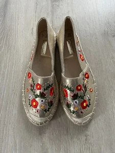 Damen-Espadrilles, Primark, Gr. 37, gold mit Blumen - Bild 1 von 4
