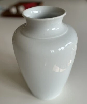 Weiße Porzellanvase - Bild 1 von 4