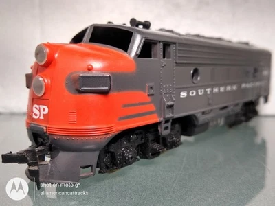 VINTAGE UNBRANDED HO-SCALE #5925 SOUTHERN PACIFIC EMD F7-A DIESEL LOCOMOTIVE - Image 1 of 4
