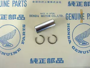 HONDA C100,CA100,C102,CA102,C110,C105,CZ100 NOS Piston Pin & Clips 13111-001-010 - Picture 1 of 1